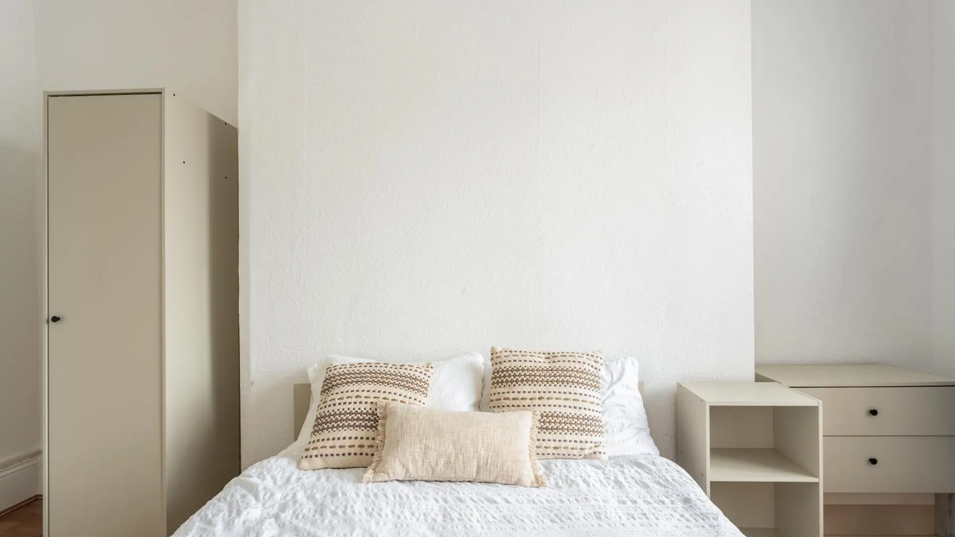 Homestay Cozy Room With Shared Bathroom London United Kingdom
