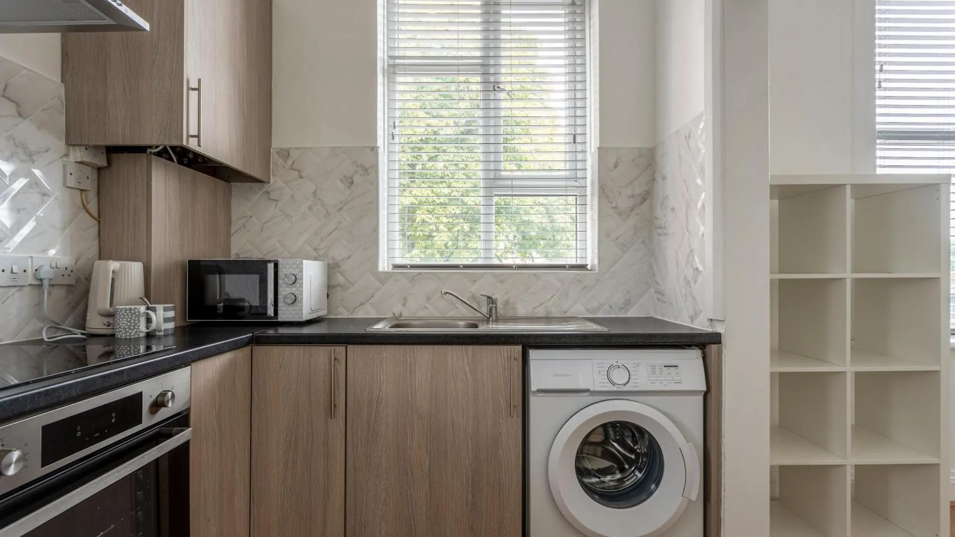 Cozy Room With Shared Bathroom London
